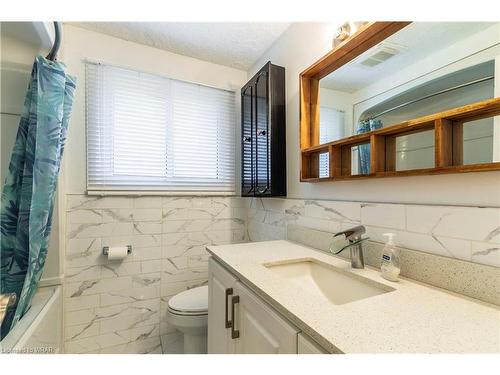 65 Balfour Crescent, Kitchener, ON - Indoor Photo Showing Bathroom