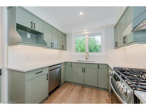 219 Christopher Drive, Cambridge, ON - Indoor Photo Showing Kitchen With Upgraded Kitchen