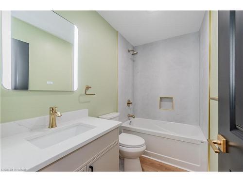 219 Christopher Drive, Cambridge, ON - Indoor Photo Showing Bathroom