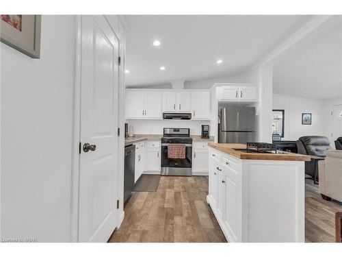 9 Hickory Hollow, Nanticoke, ON - Indoor Photo Showing Kitchen