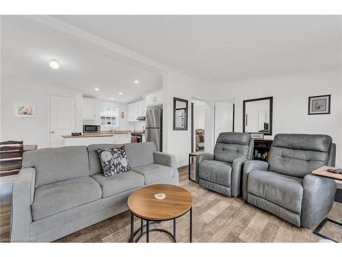 9 Hickory Hollow, Nanticoke, ON - Indoor Photo Showing Living Room