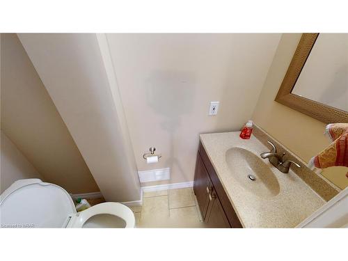 18 Fennell Crescent, London, ON - Indoor Photo Showing Bathroom