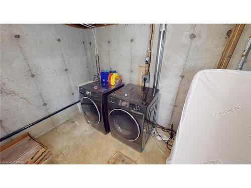 18 Fennell Crescent, London, ON - Indoor Photo Showing Laundry Room
