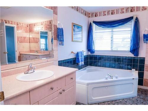 621 Mortimer Drive, Cambridge, ON - Indoor Photo Showing Bathroom