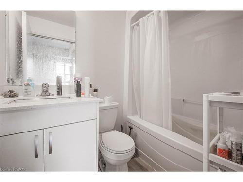 606-269 Sunview Street, Waterloo, ON - Indoor Photo Showing Bathroom