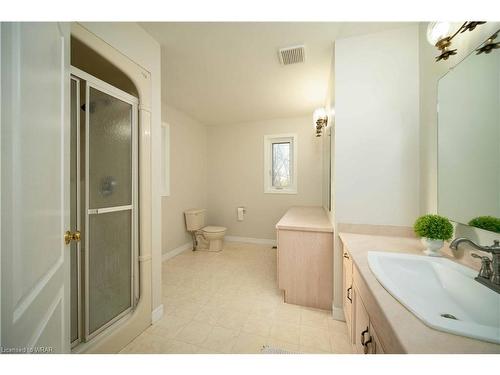 15 Kenley Lane, Cambridge, ON - Indoor Photo Showing Bedroom