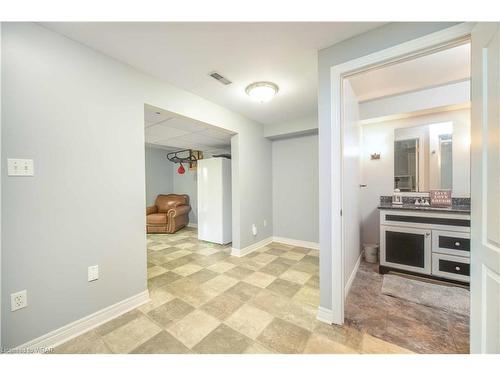 15 Kenley Lane, Cambridge, ON - Indoor Photo Showing Bathroom