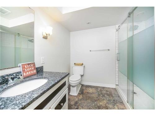 15 Kenley Lane, Cambridge, ON - Indoor Photo Showing Bathroom