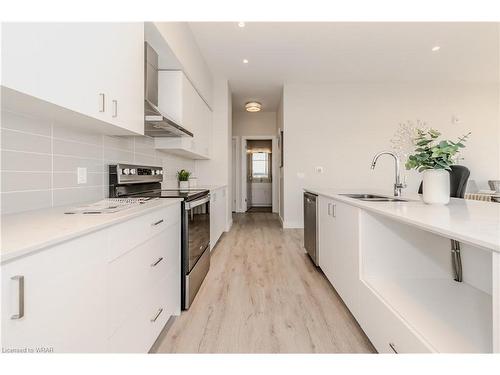 1802-15 Glebe Street, Cambridge, ON - Indoor Photo Showing Kitchen With Double Sink With Upgraded Kitchen