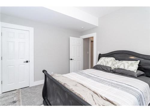 17 Deerhurst Highlands Drive, Huntsville, ON - Indoor Photo Showing Bedroom