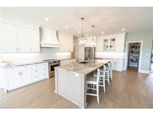 21 Hudson Drive, Brantford, ON - Indoor Photo Showing Kitchen With Upgraded Kitchen