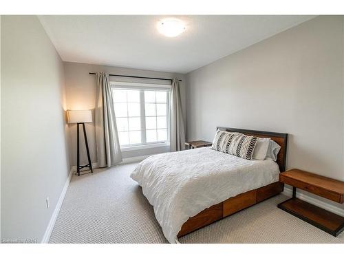 21 Hudson Drive, Brantford, ON - Indoor Photo Showing Bedroom