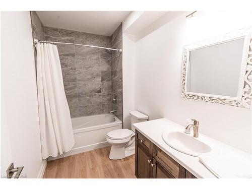 21 Hudson Drive, Brantford, ON - Indoor Photo Showing Bathroom