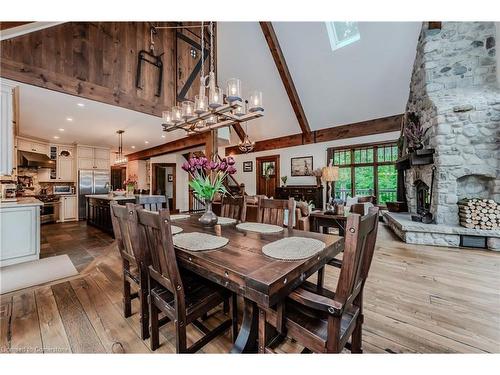 11 Pioneer Grove Road, Puslinch, ON - Indoor Photo Showing Dining Room