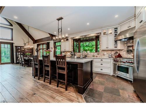 11 Pioneer Grove Road, Puslinch, ON - Indoor Photo Showing Kitchen