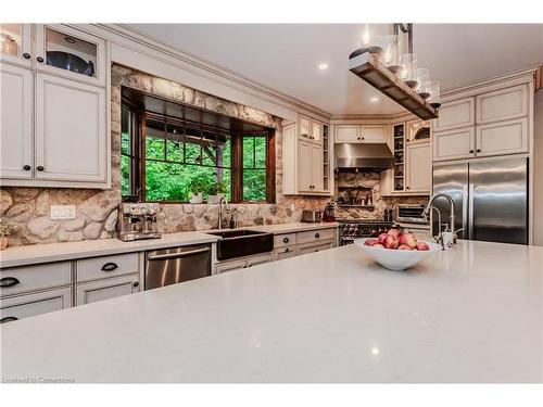 11 Pioneer Grove Road, Puslinch, ON - Indoor Photo Showing Kitchen With Stainless Steel Kitchen