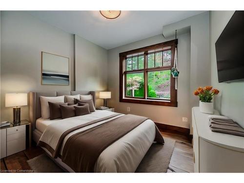 11 Pioneer Grove Road, Puslinch, ON - Indoor Photo Showing Bedroom