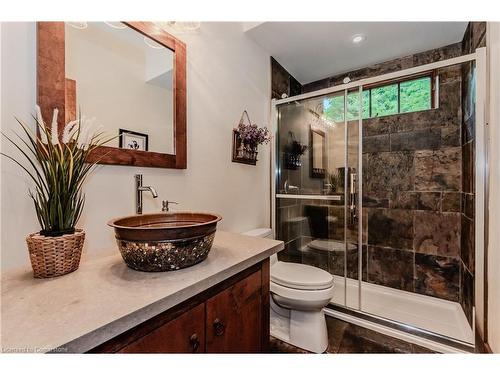 11 Pioneer Grove Road, Puslinch, ON - Indoor Photo Showing Bathroom