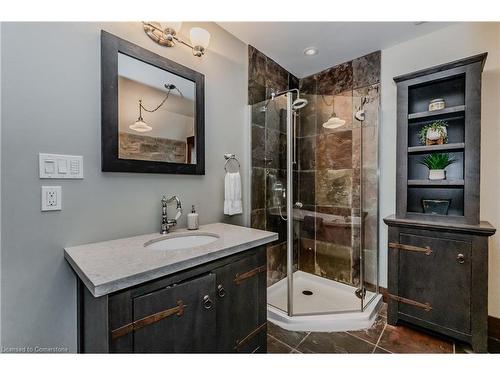 11 Pioneer Grove Road, Puslinch, ON - Indoor Photo Showing Bathroom