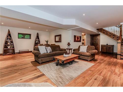 11 Pioneer Grove Road, Puslinch, ON - Indoor Photo Showing Living Room