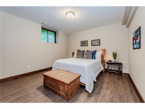 11 Pioneer Grove Road, Puslinch, ON - Indoor Photo Showing Bedroom