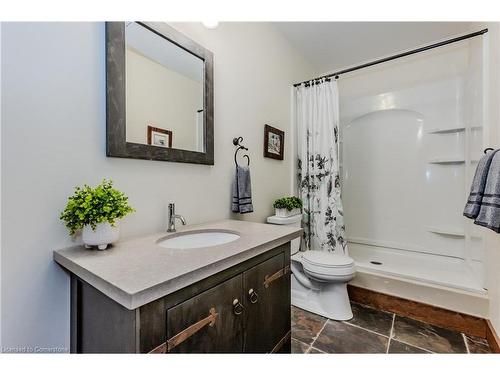 11 Pioneer Grove Road, Puslinch, ON - Indoor Photo Showing Bathroom