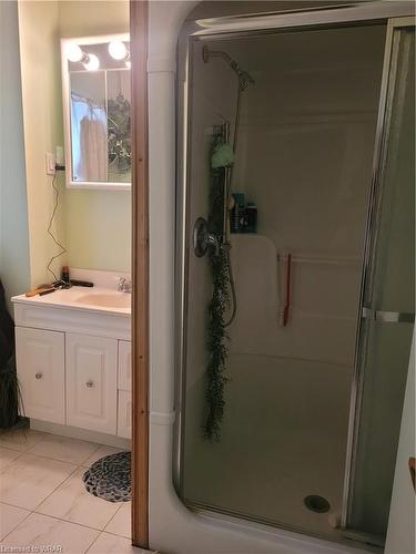 271 Highland Road W, Kitchener, ON - Indoor Photo Showing Bathroom