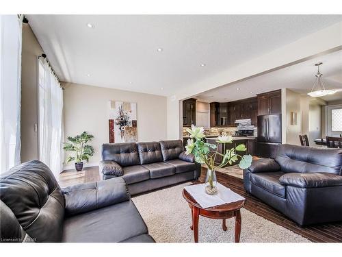 10 Valleybrook Drive, Kitchener, ON - Indoor Photo Showing Living Room