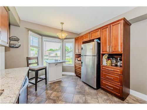 39 Spring Hill Place, Kitchener, ON - Indoor Photo Showing Kitchen