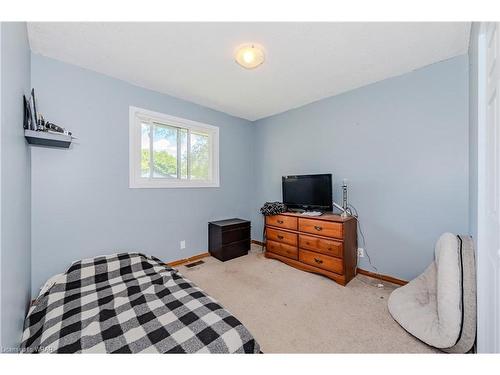 39 Spring Hill Place, Kitchener, ON - Indoor Photo Showing Bedroom