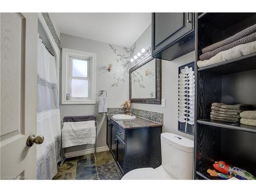 35 Vancamp Avenue, Kitchener, ON - Indoor Photo Showing Bathroom