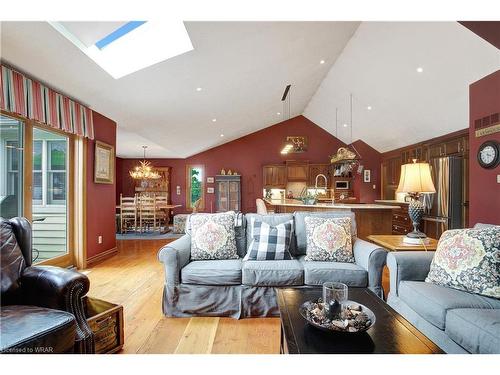 6690 Gore Road, Puslinch, ON - Indoor Photo Showing Living Room