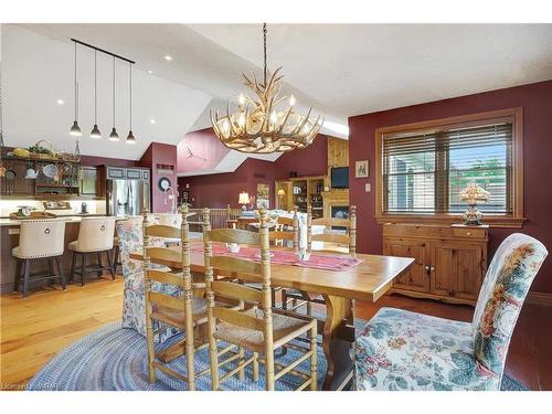 6690 Gore Road, Puslinch, ON - Indoor Photo Showing Dining Room