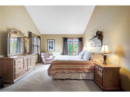 6690 Gore Road, Puslinch, ON - Indoor Photo Showing Bedroom