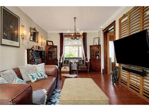 29 Roland Street, Kitchener, ON - Indoor Photo Showing Living Room