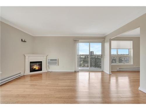 5N-26 Wentworth Avenue, Cambridge, ON - Indoor Photo Showing Living Room With Fireplace