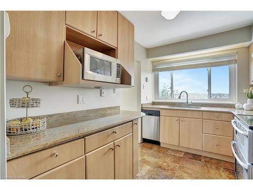 5N-26 Wentworth Avenue, Cambridge, ON - Indoor Photo Showing Kitchen