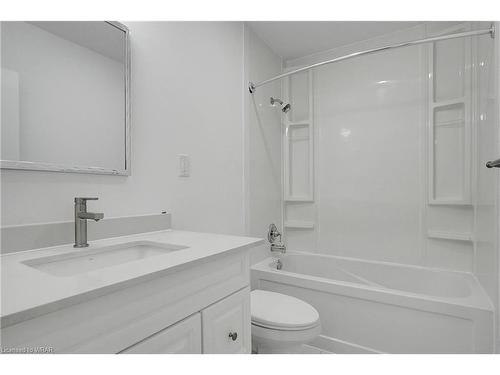 40 Meinzinger Avenue, Kitchener, ON - Indoor Photo Showing Bathroom