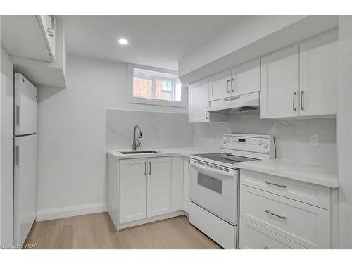 40 Meinzinger Avenue, Kitchener, ON - Indoor Photo Showing Kitchen