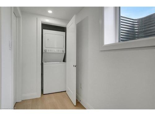 40 Meinzinger Avenue, Kitchener, ON - Indoor Photo Showing Laundry Room