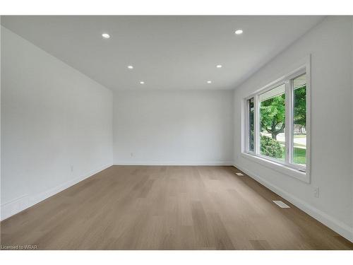 40 Meinzinger Avenue, Kitchener, ON - Indoor Photo Showing Other Room