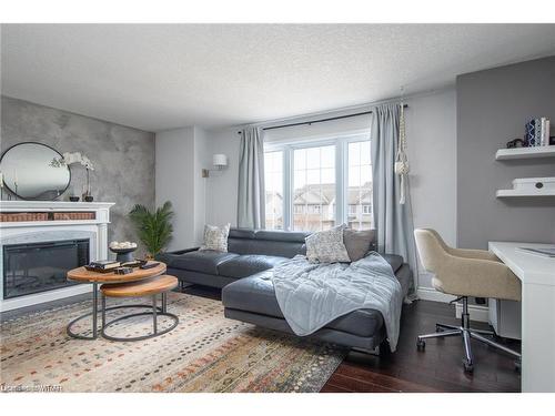 107 Donnenwerth Drive, Kitchener, ON - Indoor Photo Showing Living Room