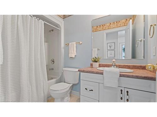 19-10 Isherwood Avenue, Cambridge, ON - Indoor Photo Showing Bathroom