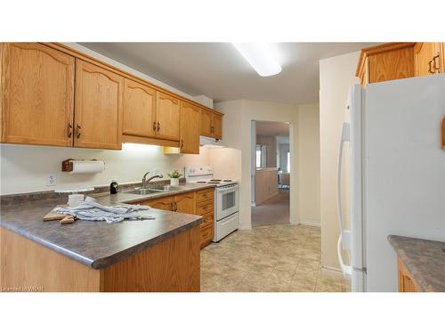 19-10 Isherwood Avenue, Cambridge, ON - Indoor Photo Showing Kitchen With Double Sink