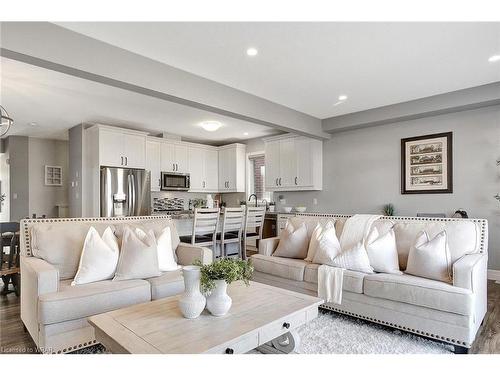 71 Beauchamp Drive, Cambridge, ON - Indoor Photo Showing Living Room