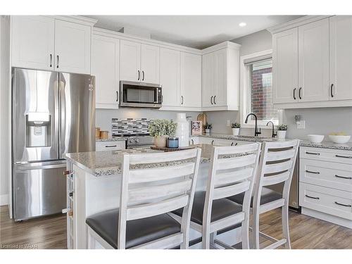 71 Beauchamp Drive, Cambridge, ON - Indoor Photo Showing Kitchen With Upgraded Kitchen