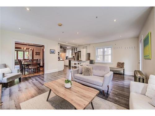 100 Earl Street, Kitchener, ON - Indoor Photo Showing Living Room