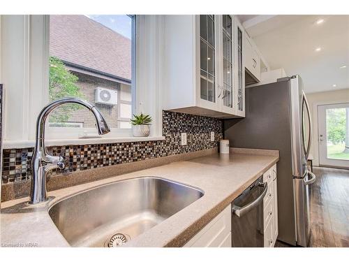 100 Earl Street, Kitchener, ON - Indoor Photo Showing Kitchen