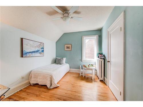 100 Earl Street, Kitchener, ON - Indoor Photo Showing Bedroom