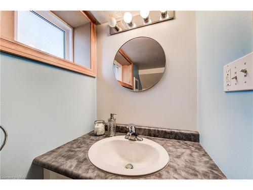 100 Earl Street, Kitchener, ON - Indoor Photo Showing Bathroom